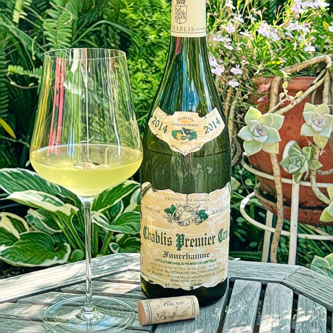 Some things that were already pretty great get even better with age. This is one of them. 
.
.
.
#chablis #chabliswine #chardonnay #chablispremiercru #chablis1ercru #chablislover #chardonnaylover #fourchaume #bourgogne #winegeek #wino #winetime #winetraveler #whitewine #goodwine #wineoclock #singlevineyardwine #winenotes #instawine #levindechablis #lechardonnay #thelastbottle