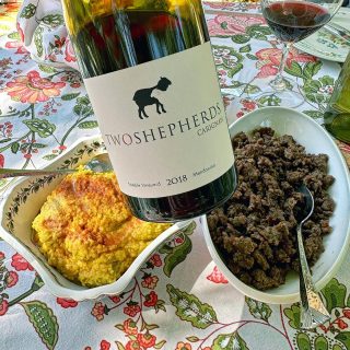 Homemade hummus, my version of Merguez sausage, pita bread all washed down with 2018 Two Shepherds Carignan, Trimble Vineyard, Mendocino. Delicious pairing, the red fruit flavors and just the right amount of tannins paired nicely with the spices in the hummus and sausage. Certified organic in the vineyard, foot trodden then pressed, fermented in neutral oak with 9 months aging, unfined, unfiltered, minimal sulfur added. Just delicious wine. 12.18 abv. Beautiful weather and a good friend topped it all off. I hope you’re sipping something delicious! @twoshepherdswine
.
.
.
#carignan #mendocino #mendocinocarignan #mendocinowine #carignanlover #californiawine #californiawinelover #wineanddine #wineandfood #patiodining #winelover #winegood #redwinelover #happyhour #winefriends #winegeek #youcansipwithus