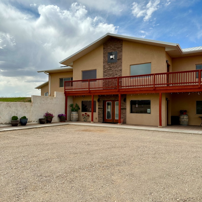 Photo of Golden Rule Vineyards tasting room at the farm