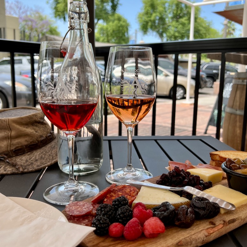 Photo Wine and appetizers on the Scottsdale Wine Trail