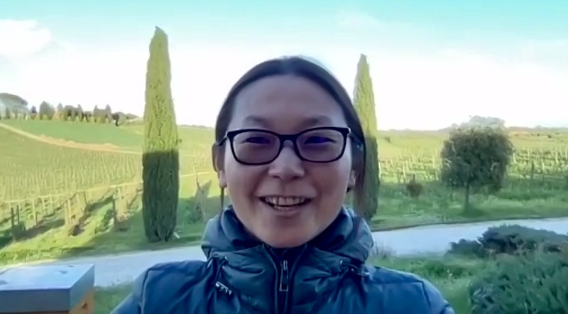 Photo of Xiaowen DU in front of Avignonesi vineyards